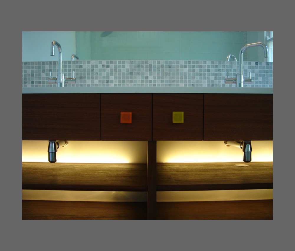 detail lights under basin top