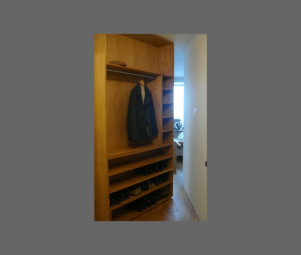 garderobe halb offen 