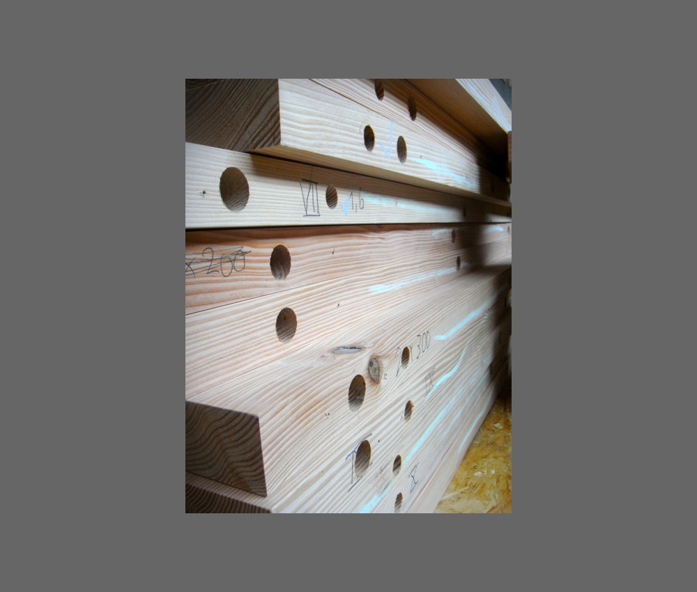 holzregale vor montage