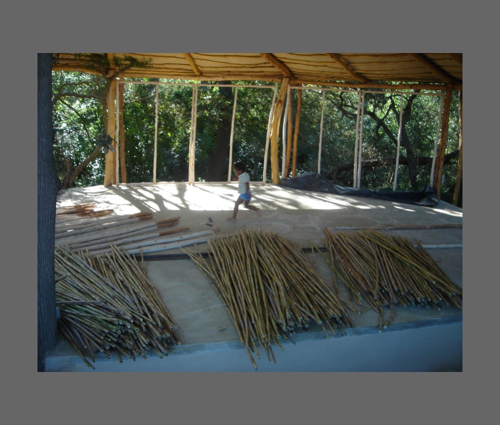 lapa 5 during installation of wall screens