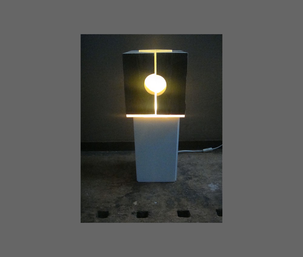leuchtholz 1 bauholz glas plexiglas und farbe 22x22x45    
