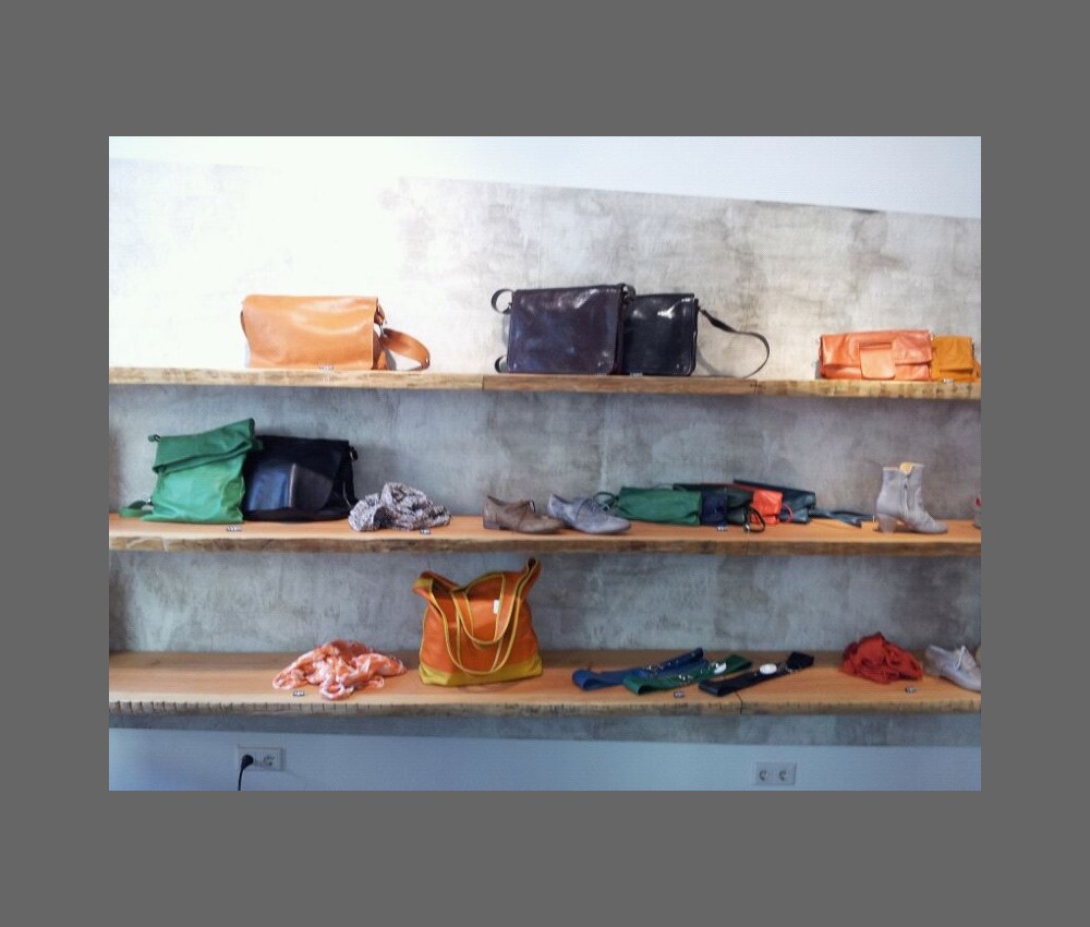 mit taschen und schuhen